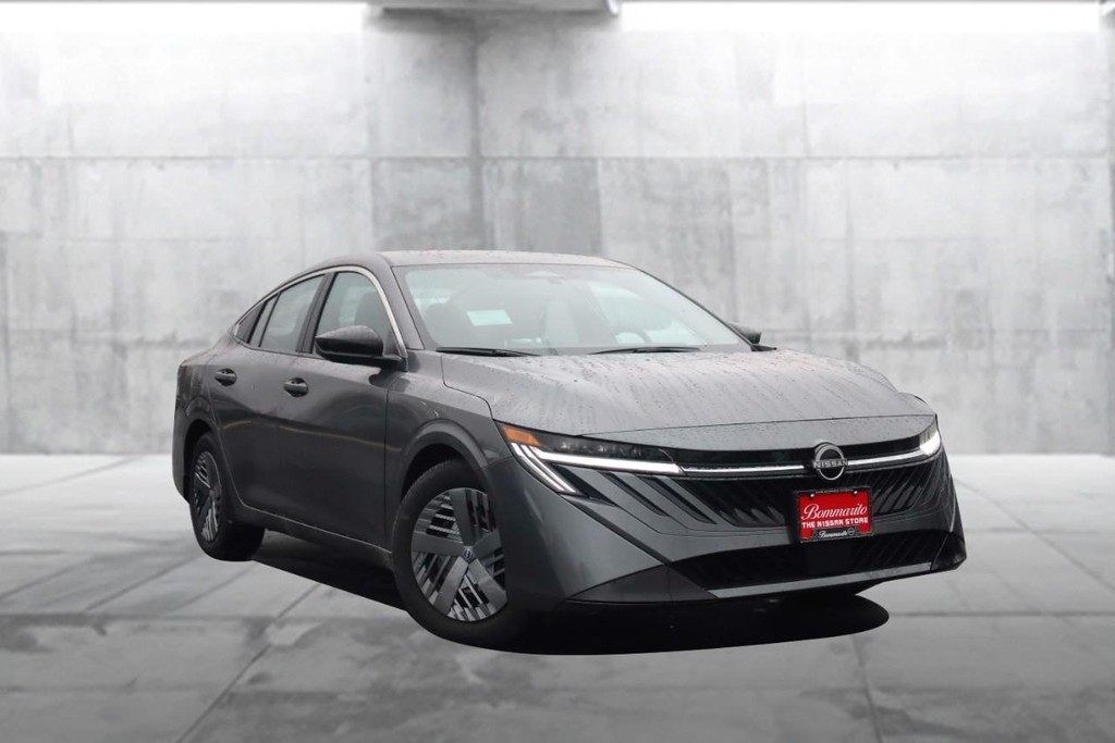 Nissan Sentra Vehicle Full-screen Gallery Image 2