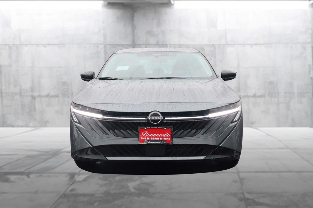 Nissan Sentra Vehicle Full-screen Gallery Image 4