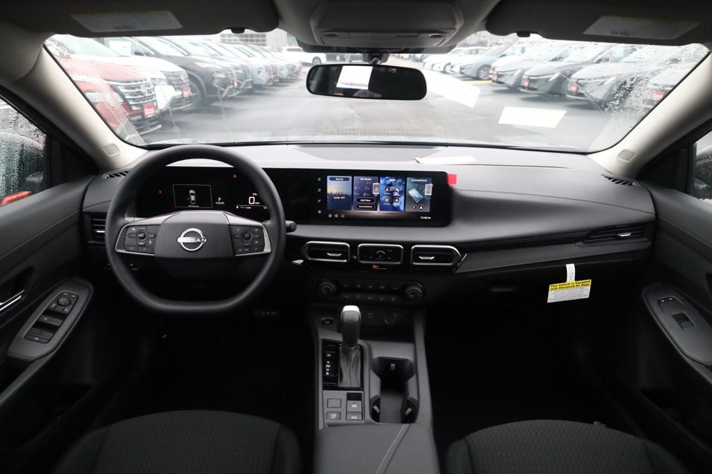 Nissan Sentra Vehicle Full-screen Gallery Image 7