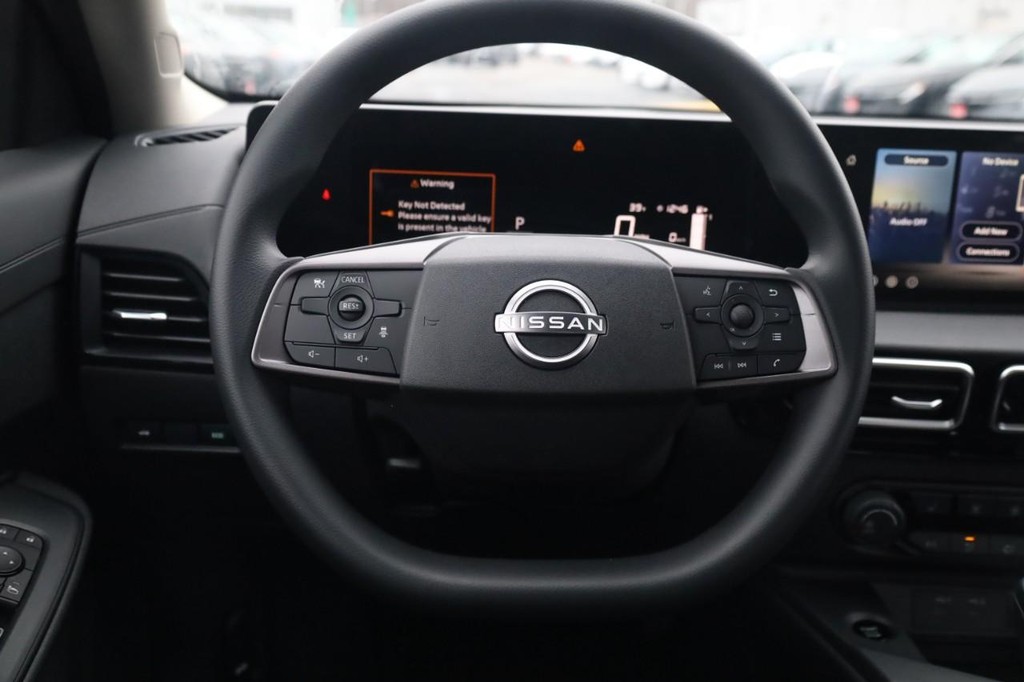 Nissan Sentra Vehicle Full-screen Gallery Image 8