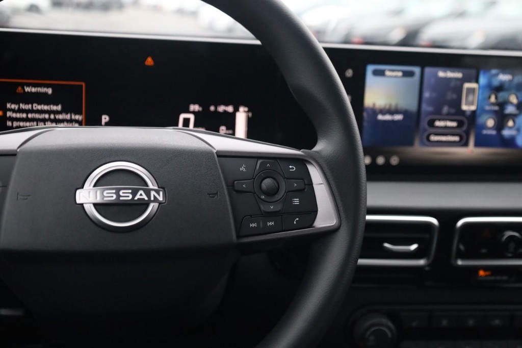 Nissan Sentra Vehicle Full-screen Gallery Image 9