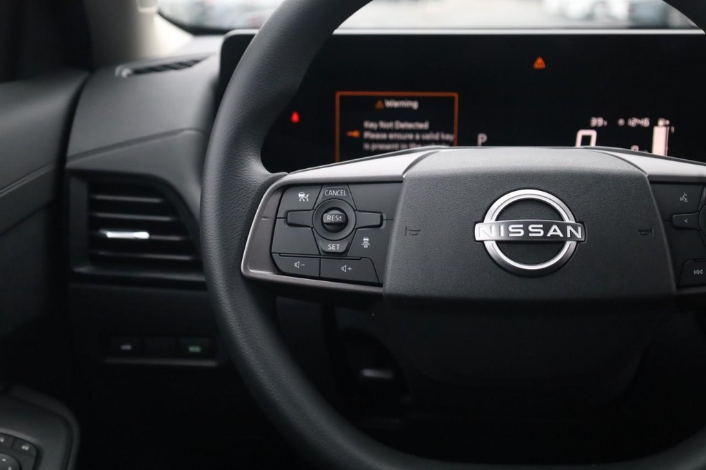 Nissan Sentra Vehicle Full-screen Gallery Image 10