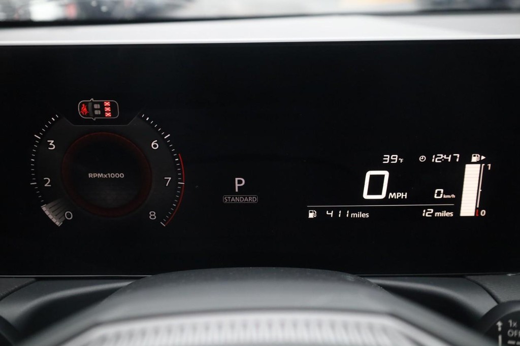 Nissan Sentra Vehicle Full-screen Gallery Image 12