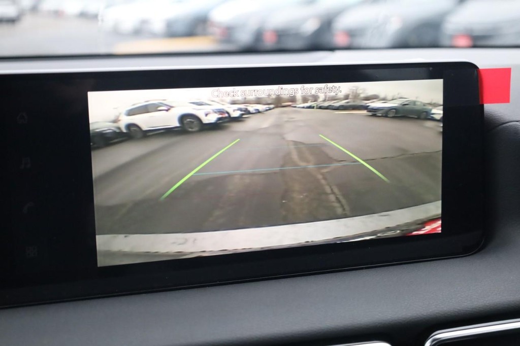 Nissan Sentra Vehicle Full-screen Gallery Image 14