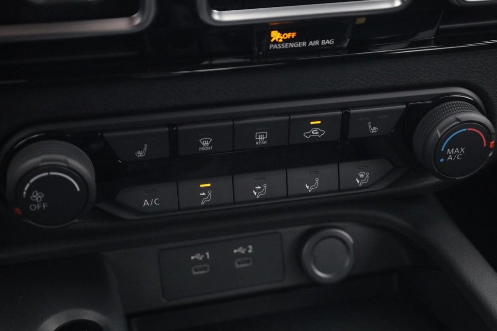 Nissan Sentra Vehicle Full-screen Gallery Image 15