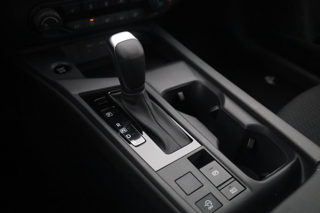 Nissan Sentra Vehicle Full-screen Gallery Image 17