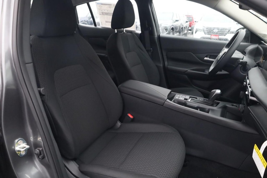 Nissan Sentra Vehicle Full-screen Gallery Image 19