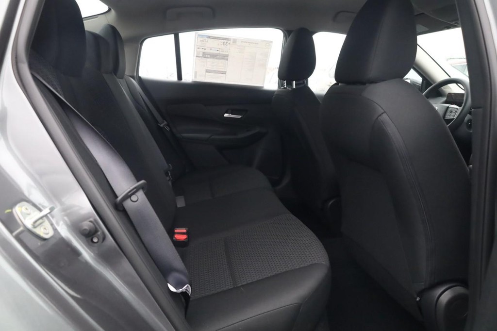 Nissan Sentra Vehicle Full-screen Gallery Image 20