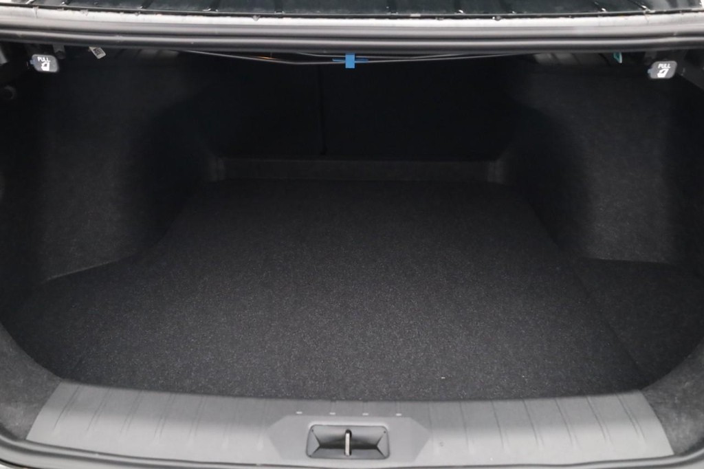 Nissan Sentra Vehicle Full-screen Gallery Image 21