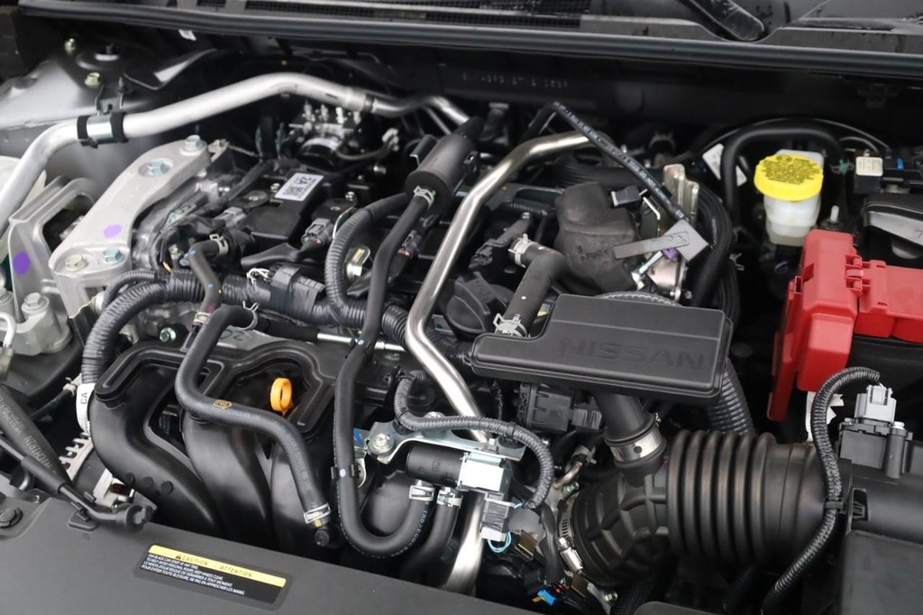 Nissan Sentra Vehicle Full-screen Gallery Image 22