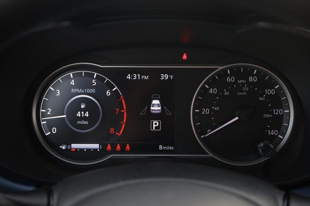 Nissan Versa Vehicle Full-screen Gallery Image 9