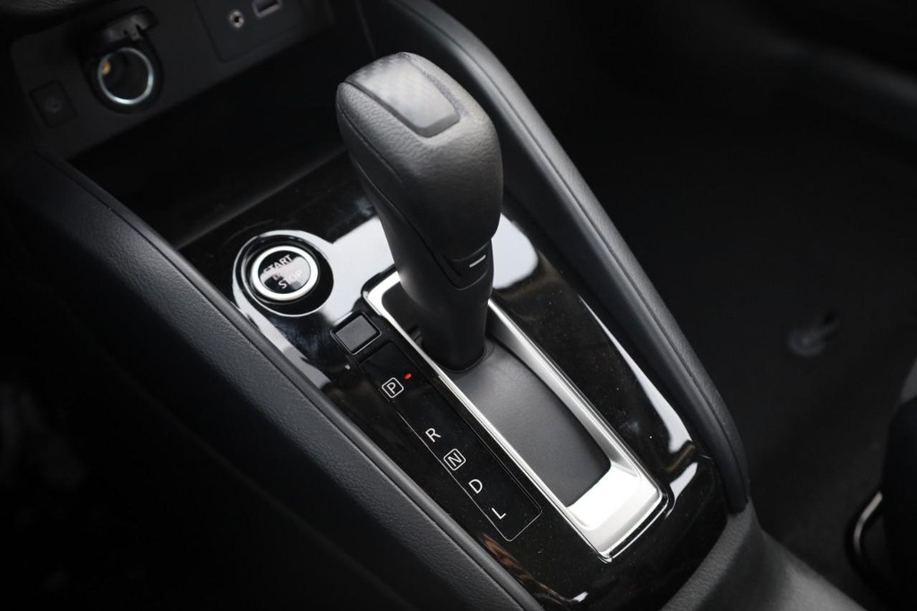 Nissan Versa Vehicle Full-screen Gallery Image 14