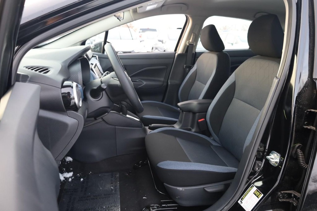 Nissan Versa Vehicle Full-screen Gallery Image 18