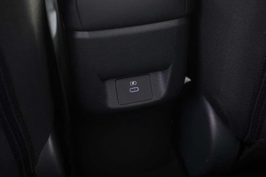 Nissan Versa Vehicle Full-screen Gallery Image 20