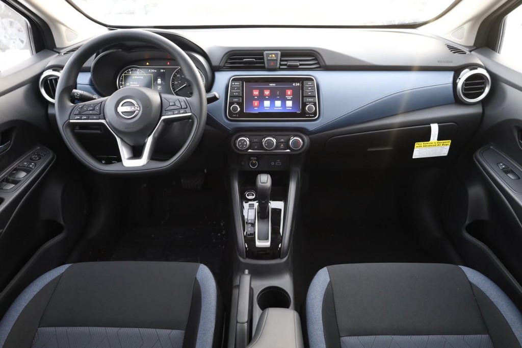 Nissan Versa Vehicle Full-screen Gallery Image 21