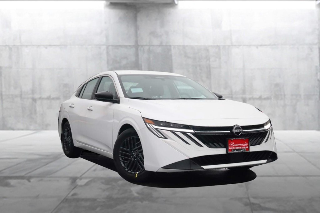 Nissan Sentra Vehicle Full-screen Gallery Image 2