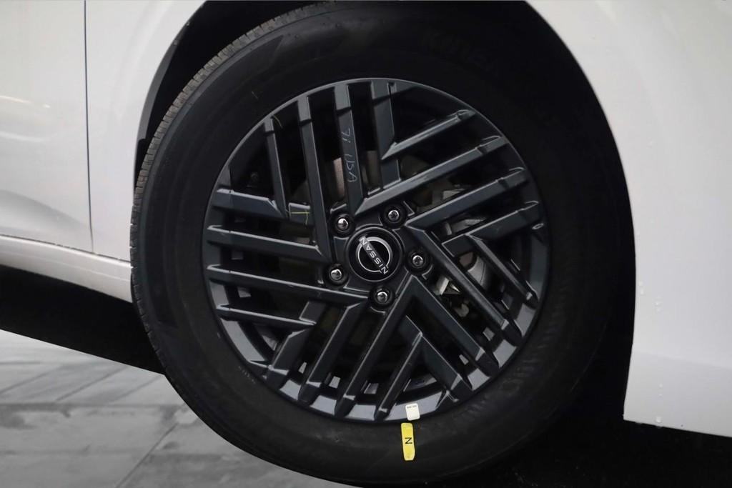 Nissan Sentra Vehicle Full-screen Gallery Image 3