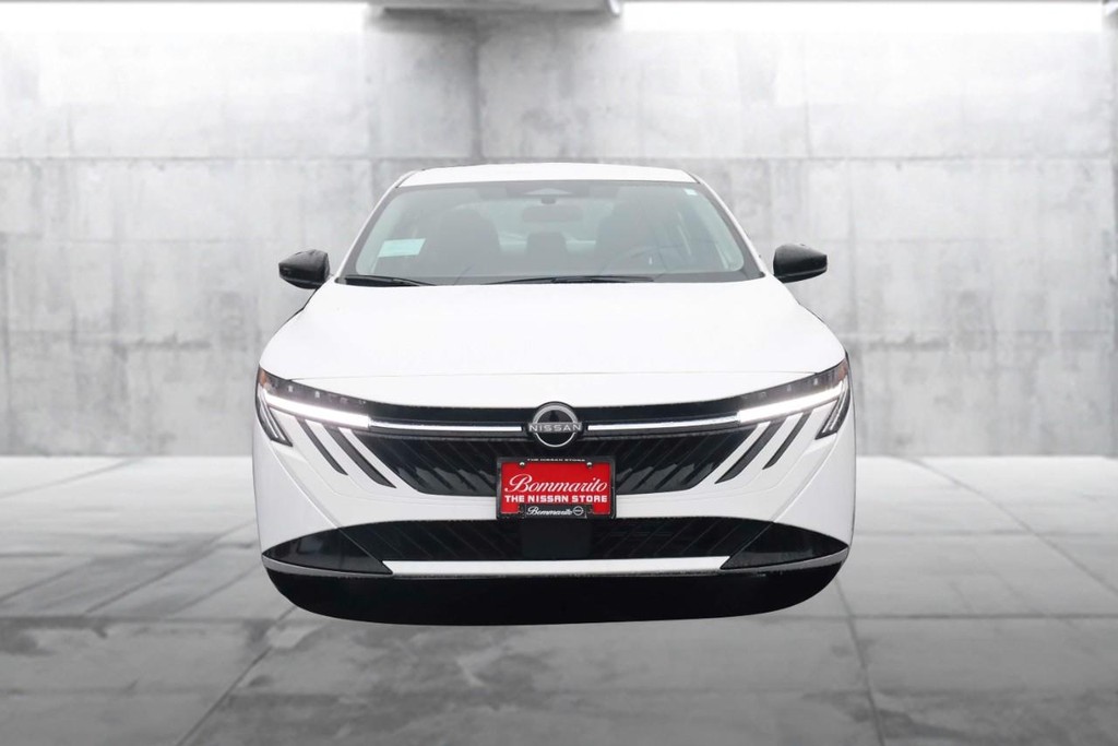 Nissan Sentra Vehicle Full-screen Gallery Image 4