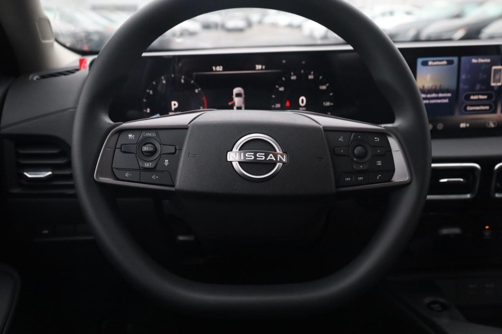 Nissan Sentra Vehicle Full-screen Gallery Image 8