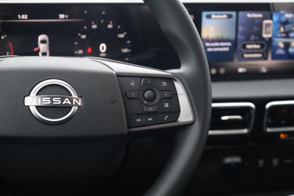 Nissan Sentra Vehicle Full-screen Gallery Image 9