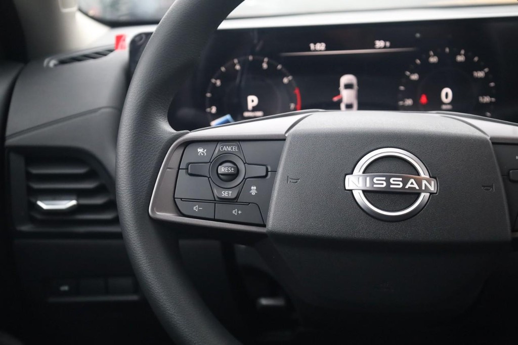 Nissan Sentra Vehicle Full-screen Gallery Image 10