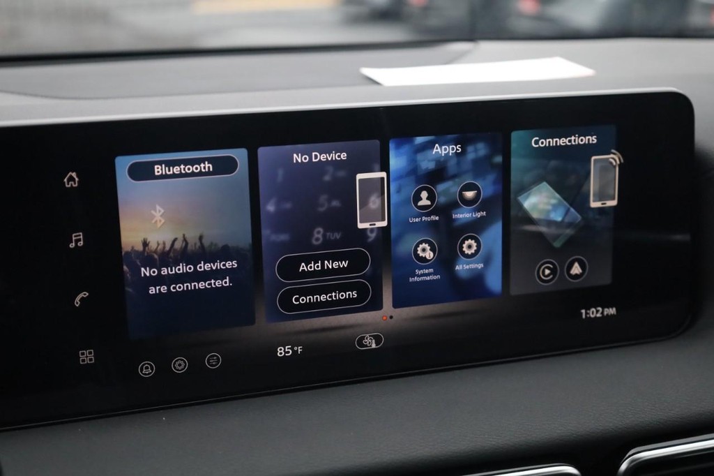 Nissan Sentra Vehicle Full-screen Gallery Image 13