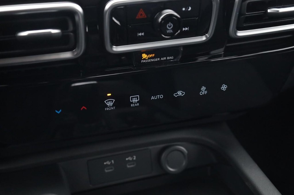 Nissan Sentra Vehicle Full-screen Gallery Image 15