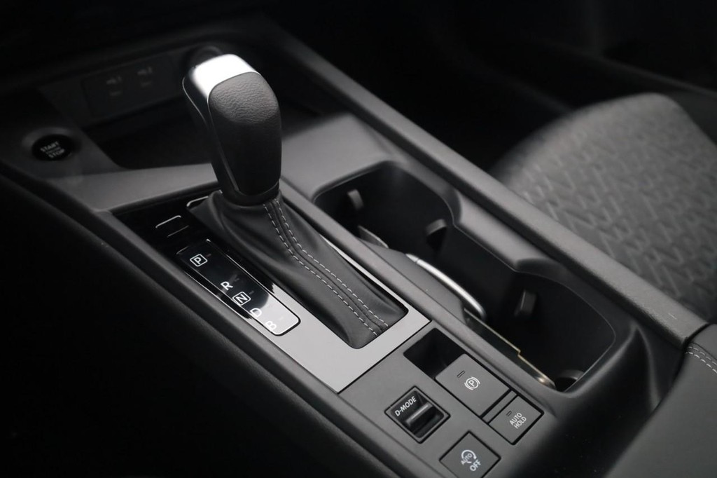 Nissan Sentra Vehicle Full-screen Gallery Image 17