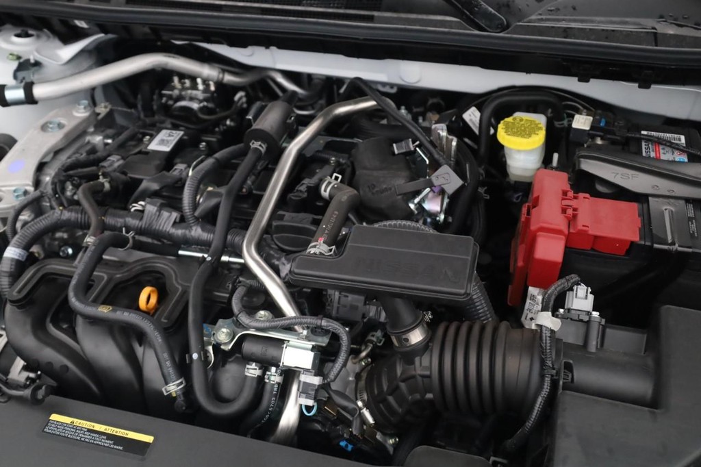 Nissan Sentra Vehicle Full-screen Gallery Image 22