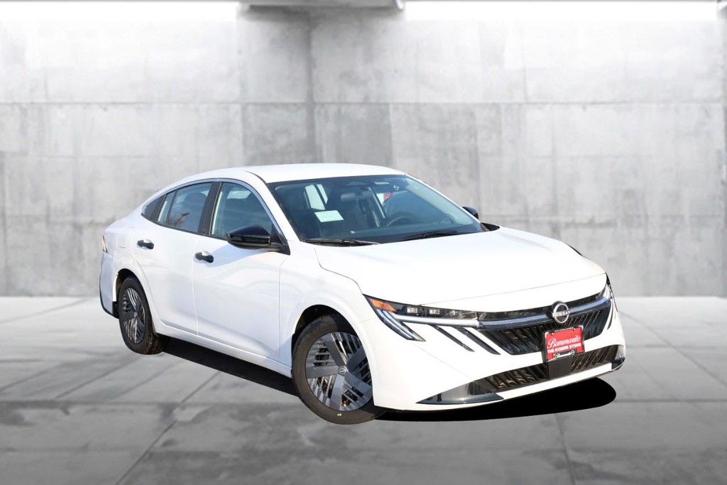 Nissan Sentra Vehicle Full-screen Gallery Image 2