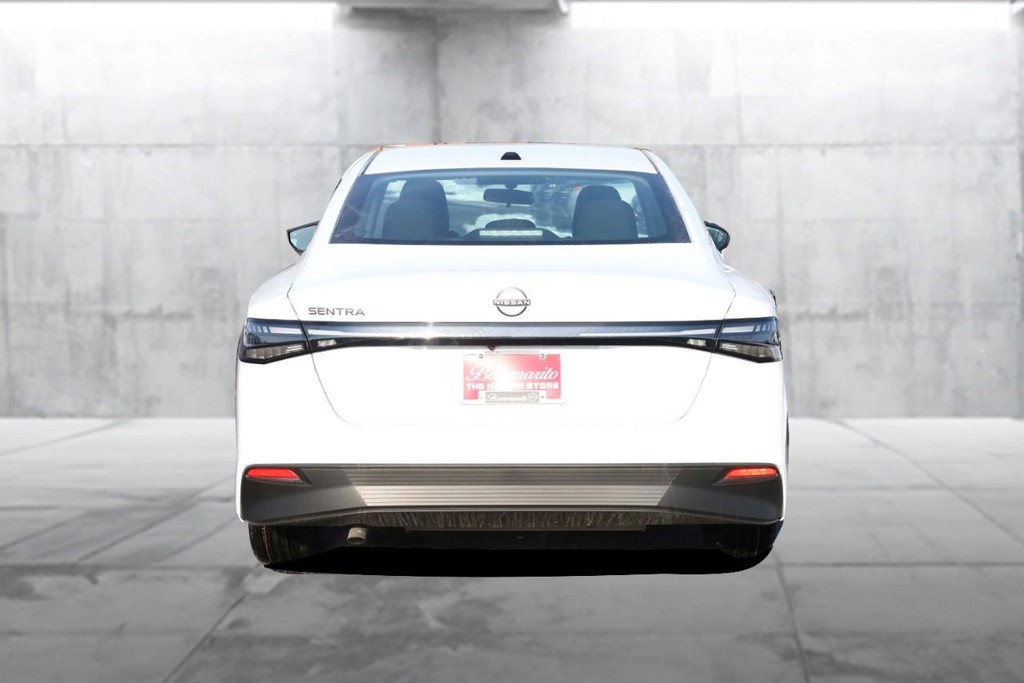 Nissan Sentra Vehicle Full-screen Gallery Image 6