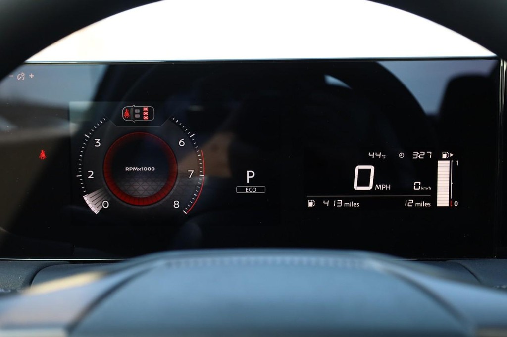 Nissan Sentra Vehicle Full-screen Gallery Image 9