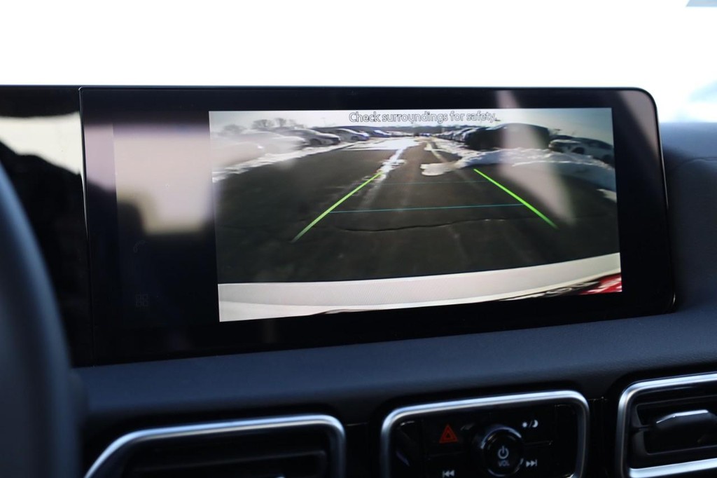 Nissan Sentra Vehicle Full-screen Gallery Image 11