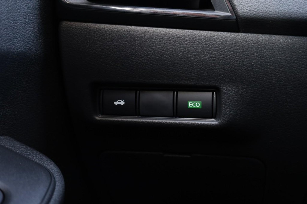 Nissan Sentra Vehicle Full-screen Gallery Image 18