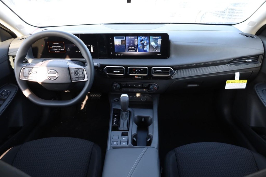 Nissan Sentra Vehicle Full-screen Gallery Image 24