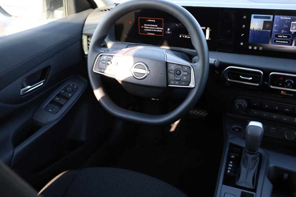 Nissan Sentra Vehicle Full-screen Gallery Image 25