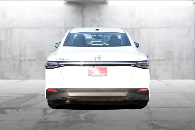 Nissan Sentra Vehicle Image 06