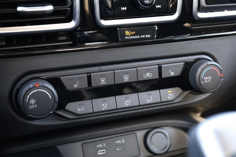 Nissan Sentra Vehicle Image 13