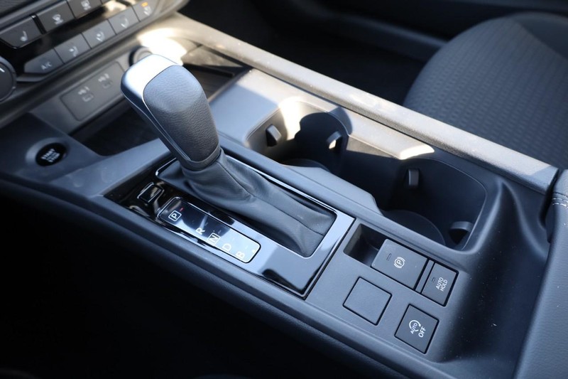 Nissan Sentra Vehicle Image 15