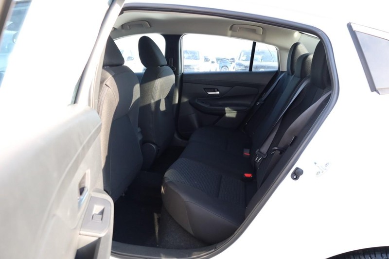 Nissan Sentra Vehicle Image 22