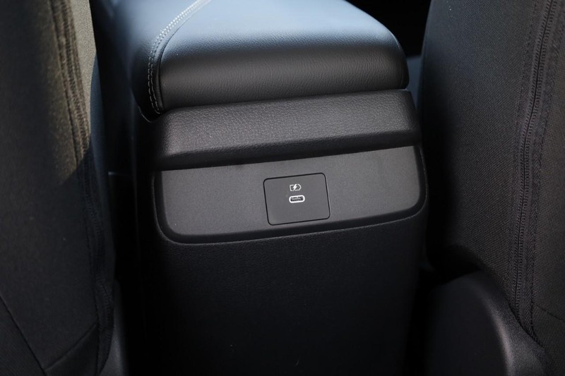 Nissan Sentra Vehicle Image 23