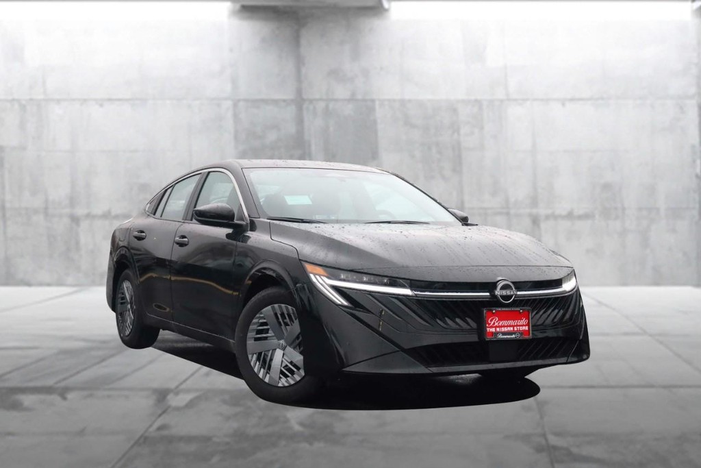 Nissan Sentra Vehicle Full-screen Gallery Image 2