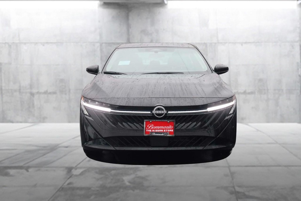 Nissan Sentra Vehicle Full-screen Gallery Image 4