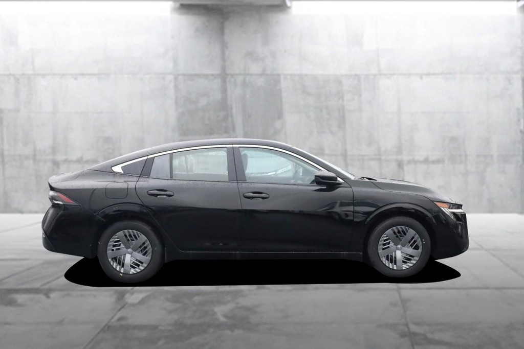 Nissan Sentra Vehicle Full-screen Gallery Image 5