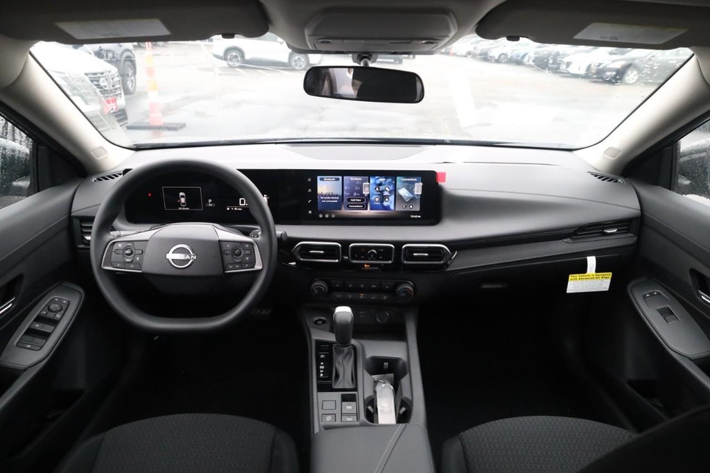 Nissan Sentra Vehicle Full-screen Gallery Image 7