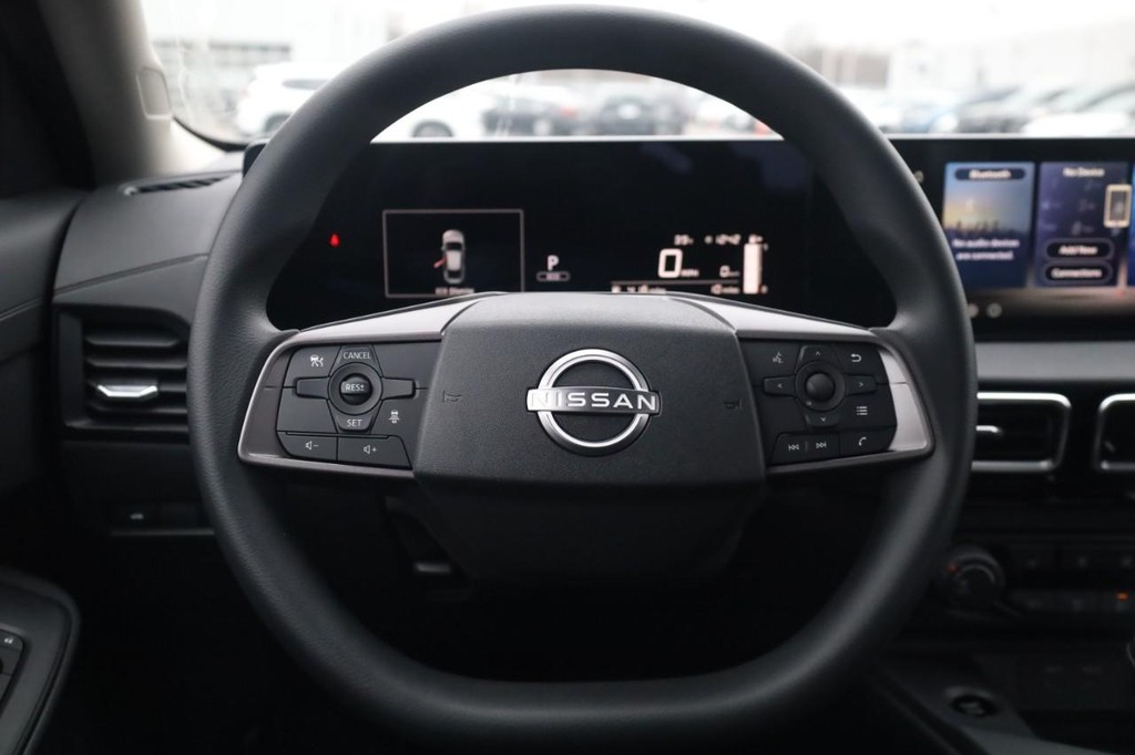 Nissan Sentra Vehicle Full-screen Gallery Image 8