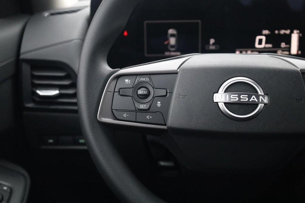 Nissan Sentra Vehicle Full-screen Gallery Image 10