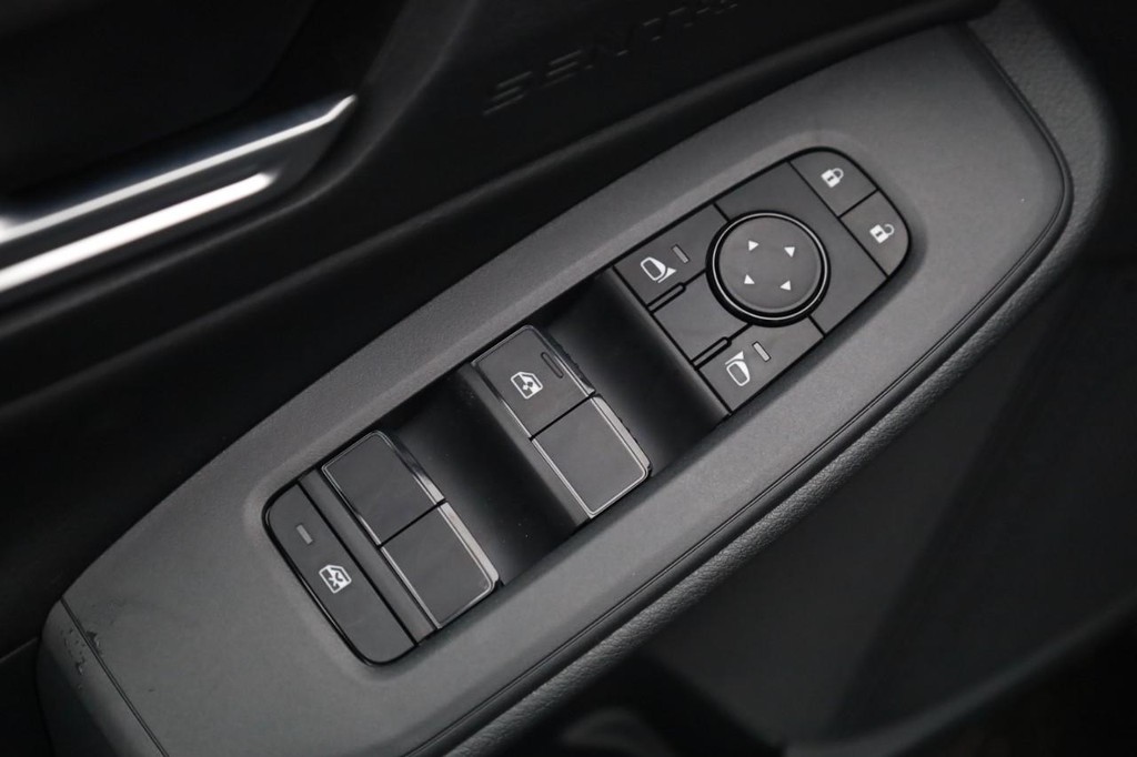 Nissan Sentra Vehicle Full-screen Gallery Image 11