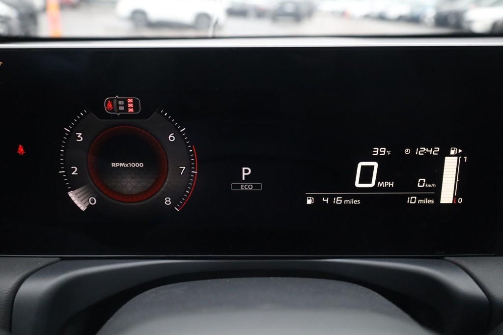 Nissan Sentra Vehicle Full-screen Gallery Image 12