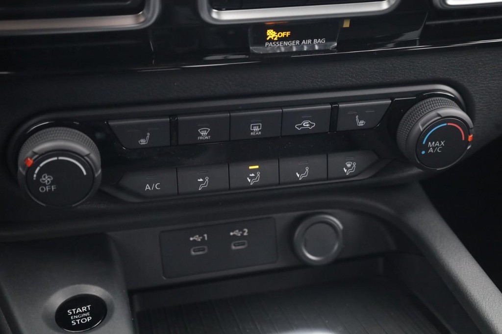 Nissan Sentra Vehicle Full-screen Gallery Image 15